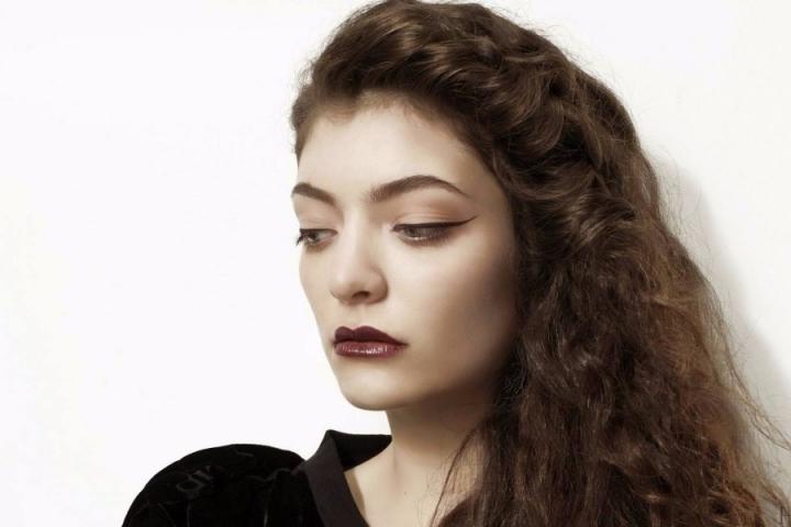 《Royals》在美国被认证钻石销量，Lorde成为第一位获此荣誉的非英美加国艺人