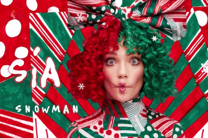 隔着屏幕都能感受到欢快，Sia圣诞新单《Snowman》MV释出
