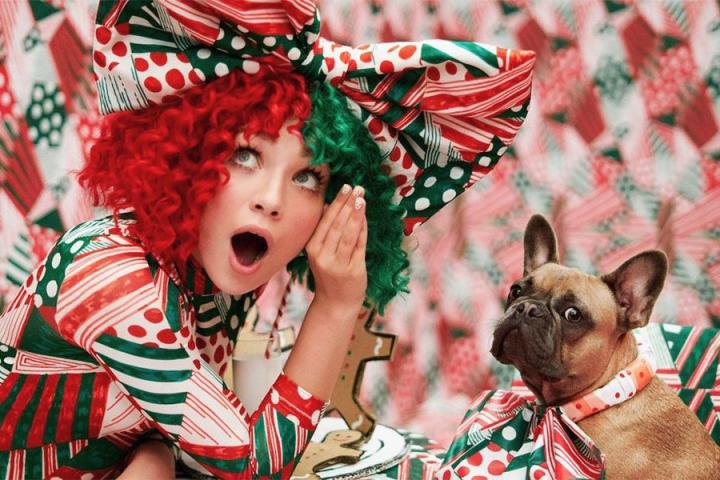 甜的掉牙了，Sia圣诞MV三部曲终篇MV首播