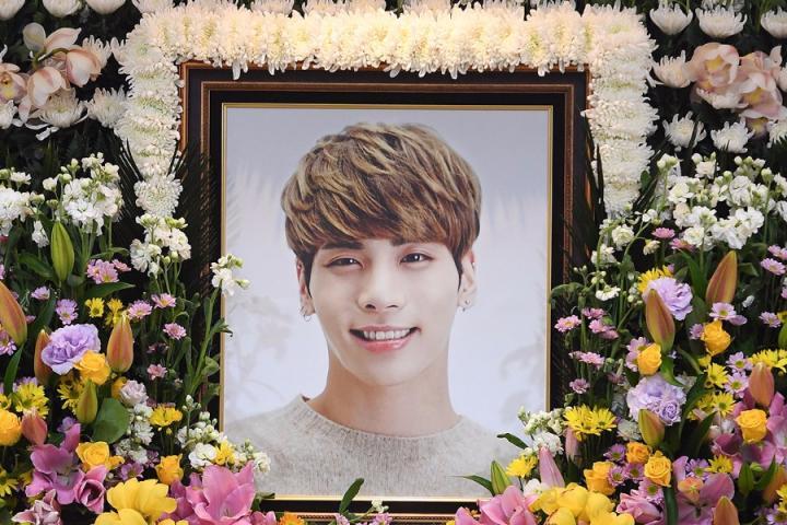金钟铉今日出殡，家人好友粉丝共送其最后一程