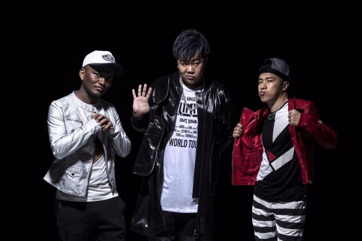 南征北战新歌《我们的光芒》MV首播，扮演特工炸燃登场