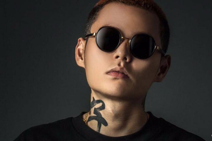 《独树一帜》的谢老板儿，就是搞得独特！