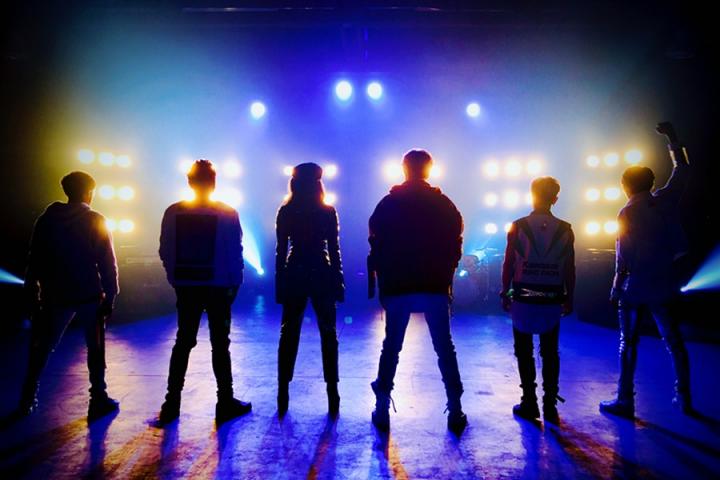 八三夭搭档郑秀文，一起《眉飞色舞Plus》