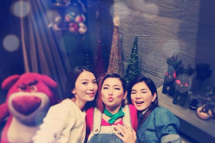 SHE合体卖萌过圣诞，16年姐妹情比金坚