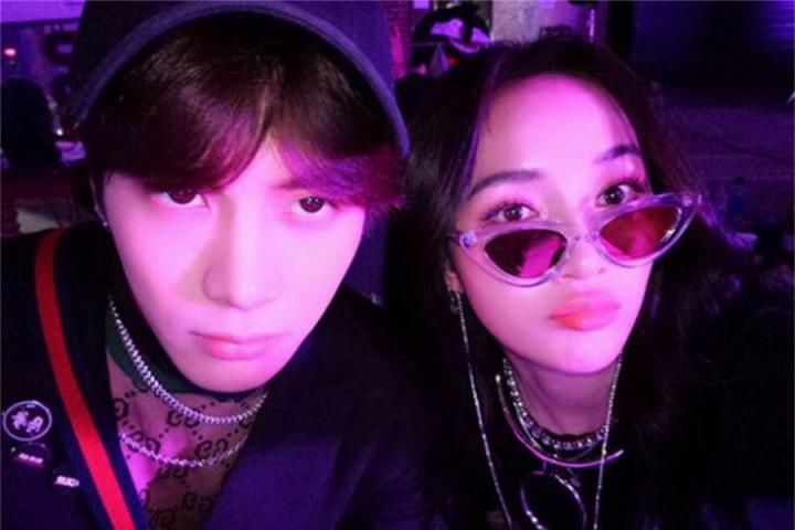 和王嘉尔一起疯玩开趴，孟佳与王嘉尔合作单曲《MOOD》MV公开