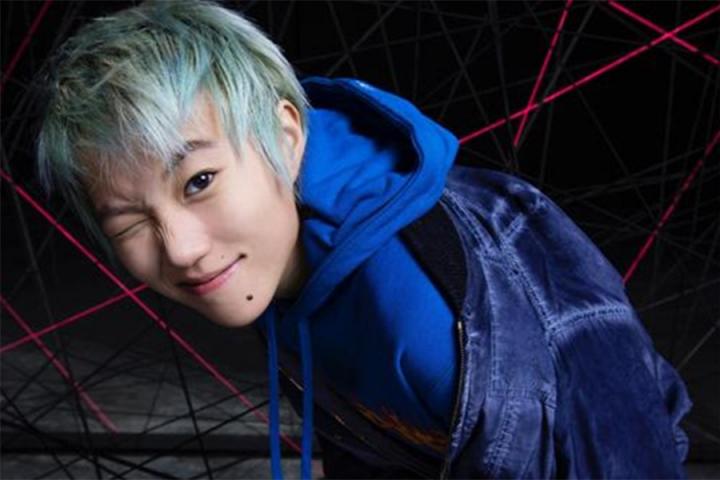 窦靖童疑似在王菲家中给的奶奶庆生，网友直呼：终于知道童童像谁了