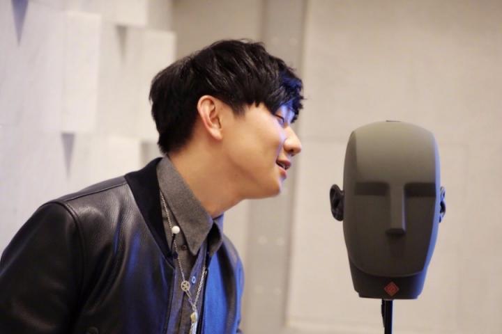 JJ《黑夜问白天》MV花絮上线：这首歌是我最直接的感触