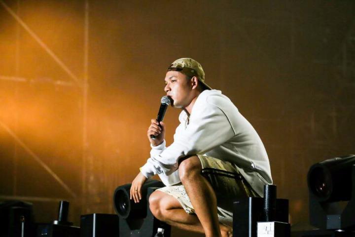 黄旭新单曲《黄绿青蓝紫》，你想要哪一种的他？