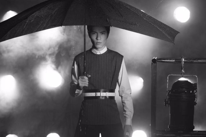 萧敬腾登杂志封面，喊话：不准P掉我的痣