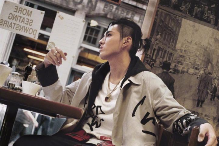 吴亦凡在外国街头摊煎饼果子，实力演绎震惊脸！