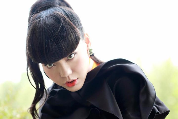 新年伊始吴莫愁为爱而唱《把爱带回家》，呼吁人们用心呵护那份真爱无价