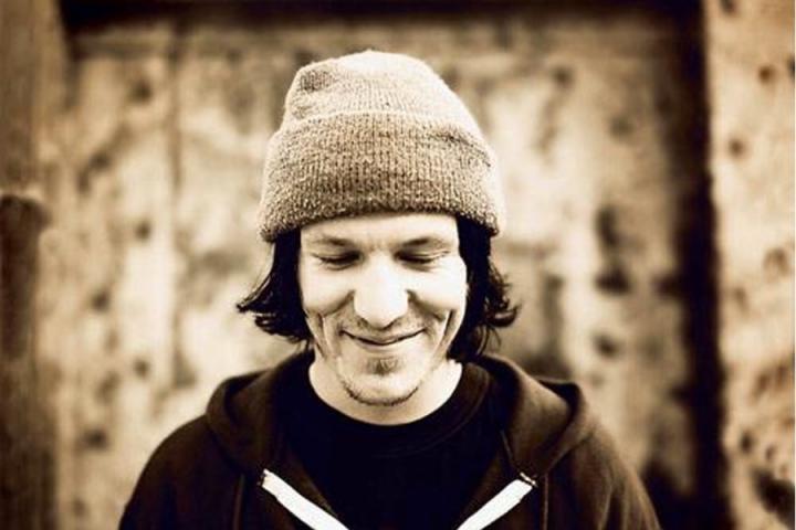 Elliott Smith，那个站在奥斯卡灯光下的音乐天才，身上插着刀子