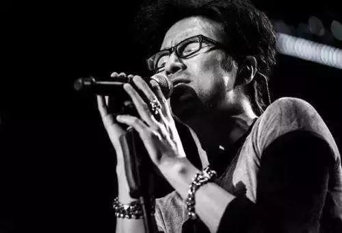 与其在朋友圈当“孝子”,不如来听汪峰《歌手》唱的这首神曲!